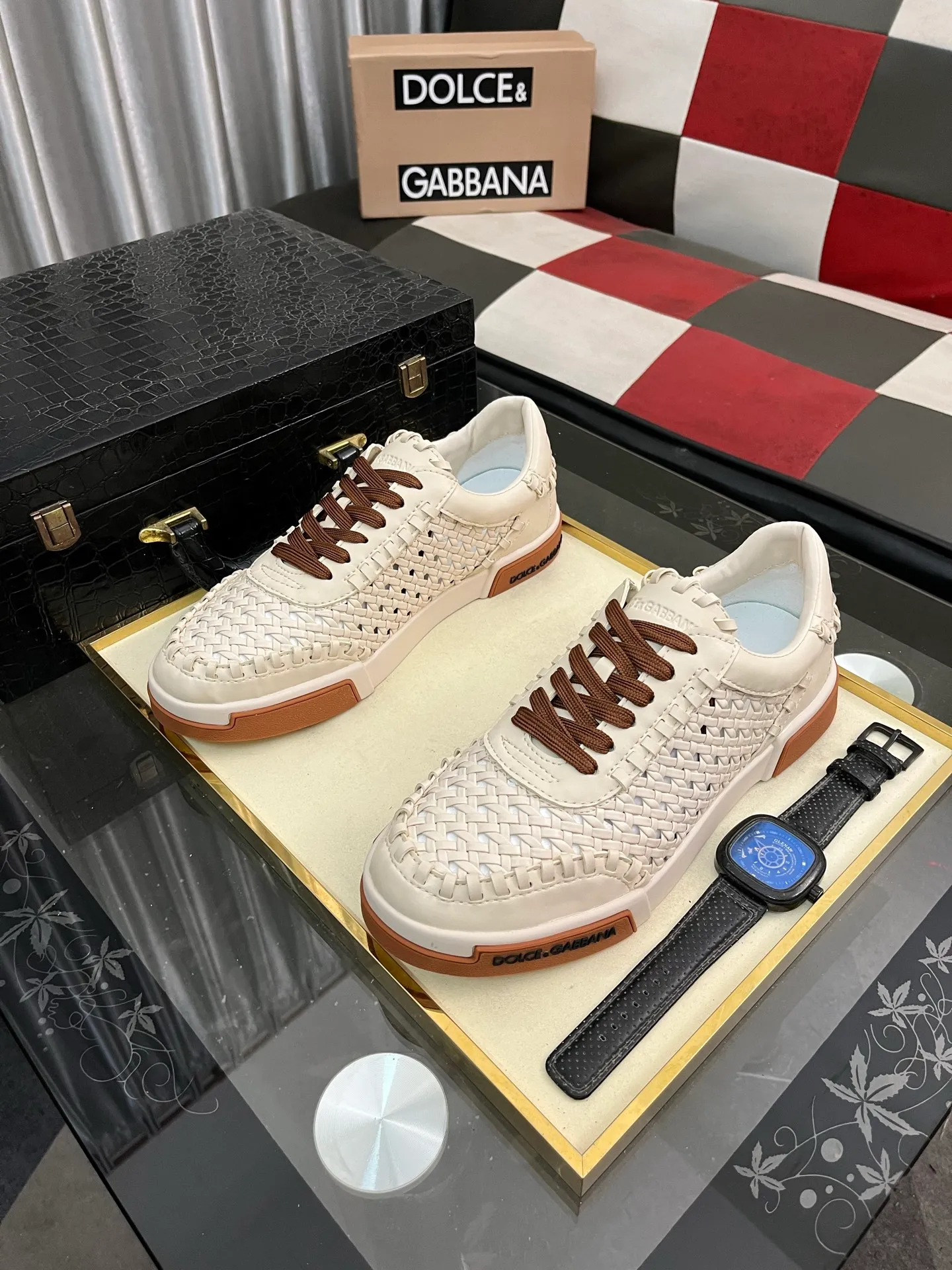 Men's shoes 💰458⌚️⌚️DG's latest popular casual shoes 🔥🔥, the tongue has the brand's iconic details, and the combination of silk cowhide and cow suede enhances the style. Fashionable and versatile, it can complement any look. Create an exquisite design with unique dynamic vitality and modern atmosphere, showing modern elegance. Size: 38-463️⃣Colors available